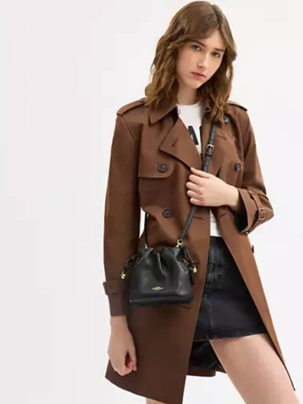 Coach Faye Mini Drawstring Crossbody Shoulder Quilted Black Gold Mini Bag - Picture 4 of 16